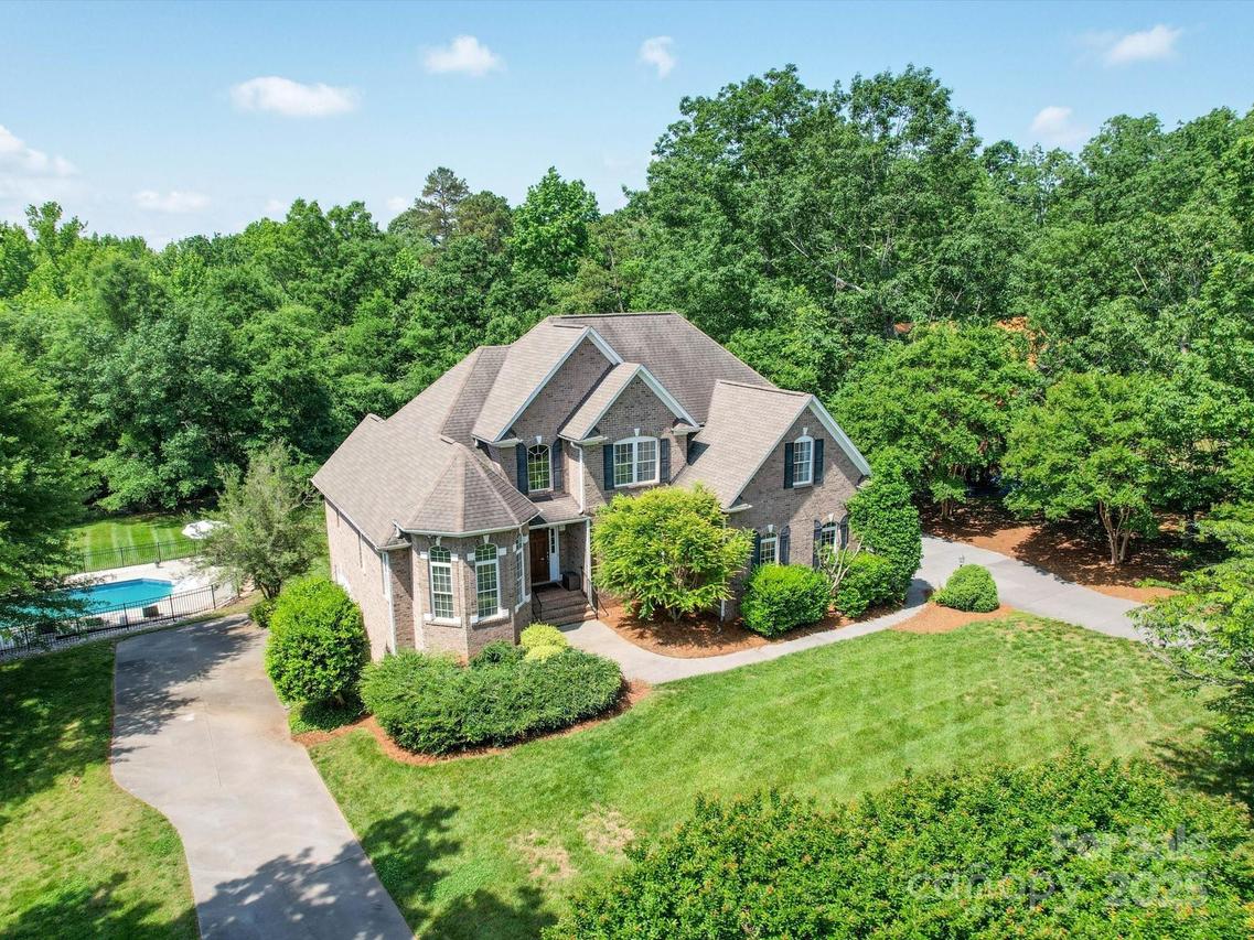 1508 Avalon Oaks Ct., Dallas, NC 28034