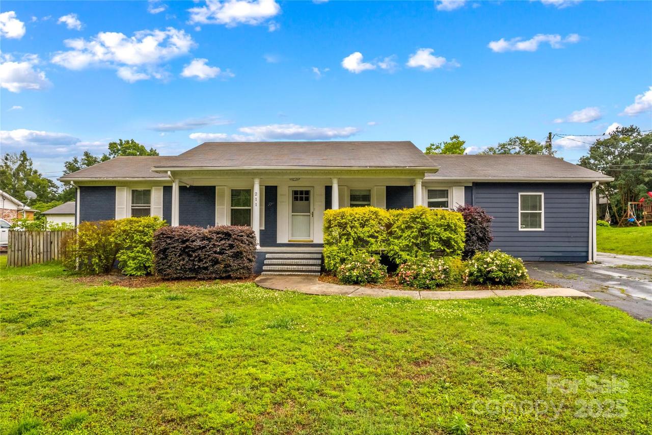 211 Ridgecrest St., Kannapolis, NC 28081