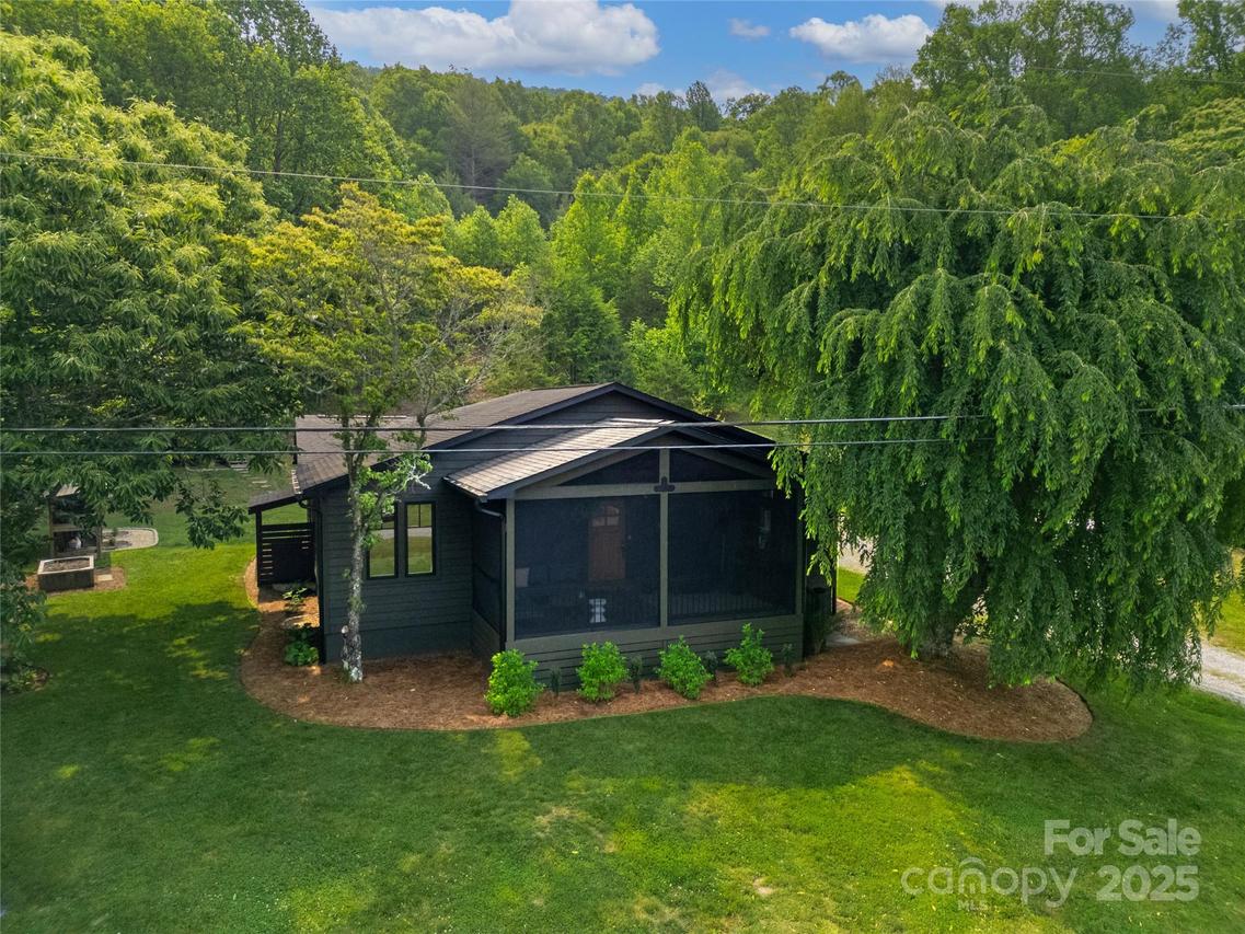 903 Middlefork Rd., Brevard, NC 28712