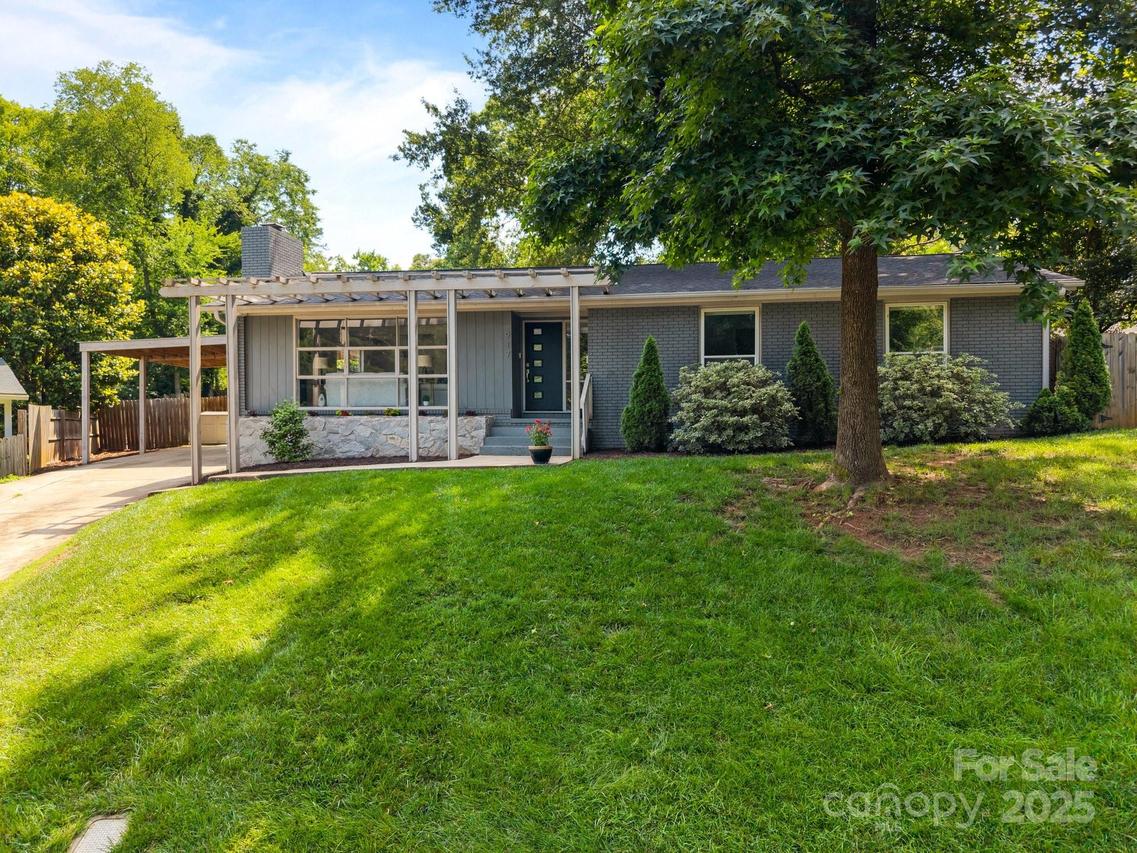 917 Dent Ct., Charlotte, NC 28210