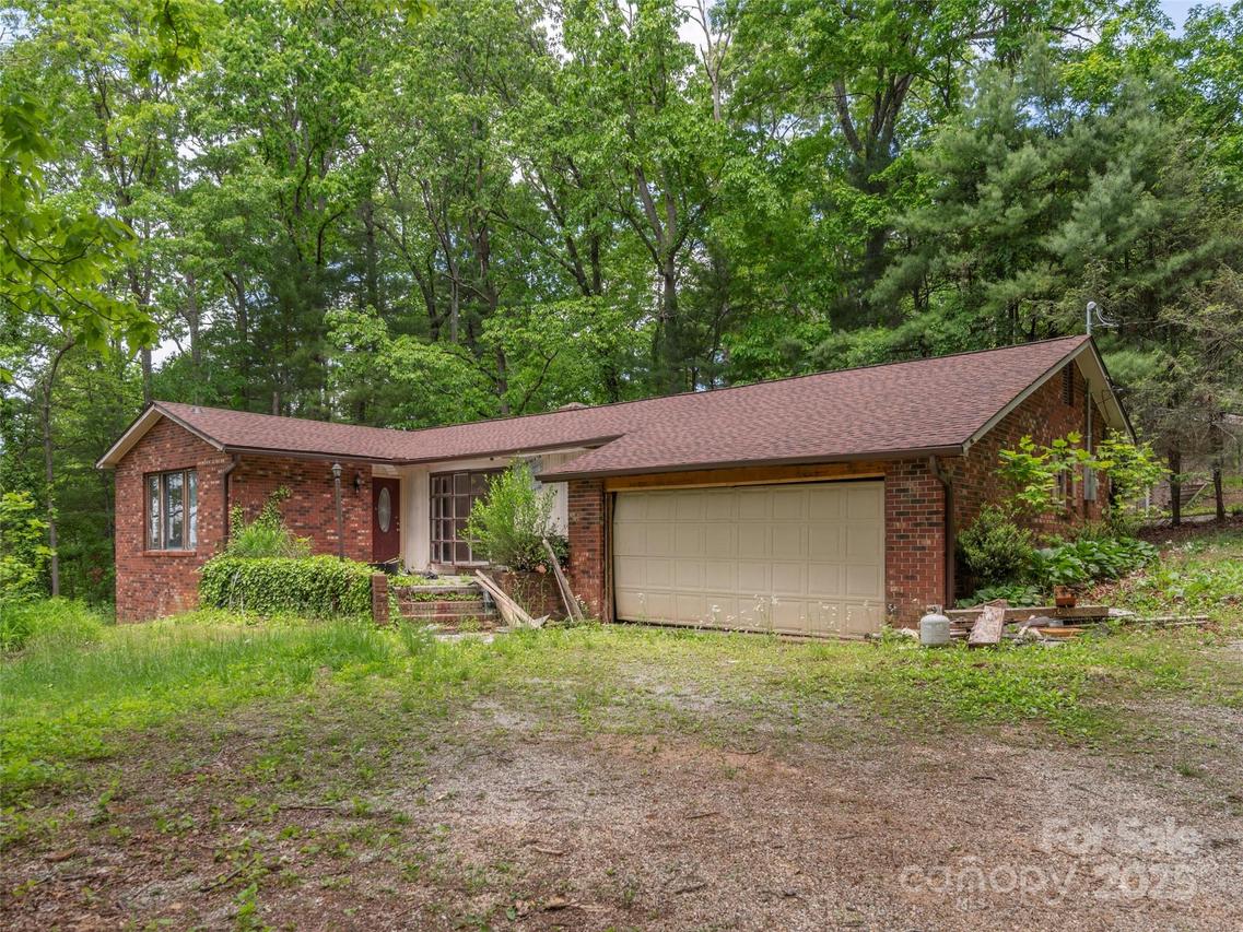 3 N Marley Dr., Flat Rock, NC 28731