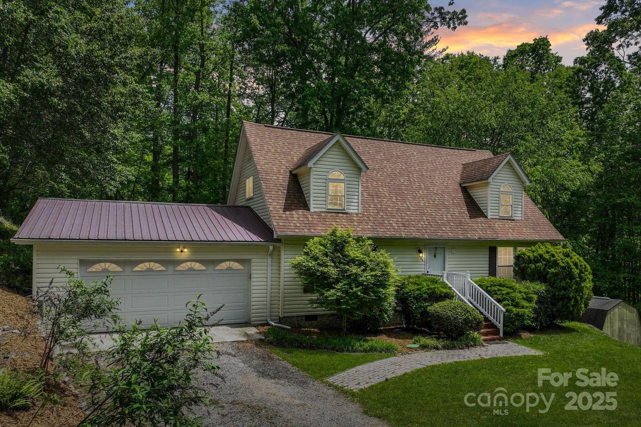 84 Varnadore Dr., Arden, NC 28704