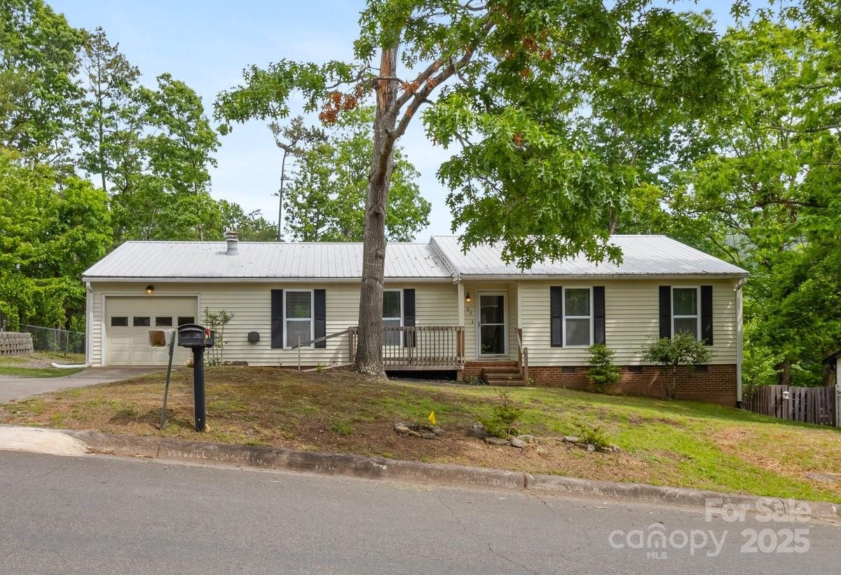 65 Knoll Ridge Dr., Asheville, NC 28804