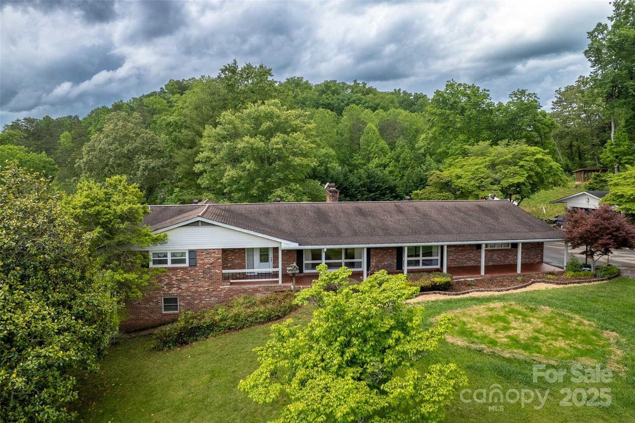 331 Ela Heights Rd., Whittier, NC 28789