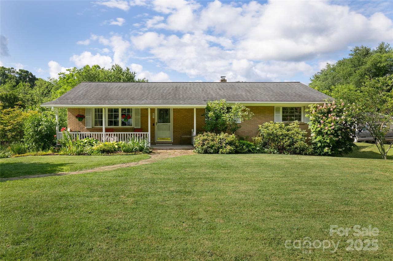 27 Dixon Ter., Candler, NC 28715