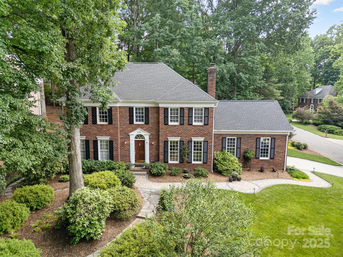 8700 Thornbury Ln., Huntersville, NC 28078