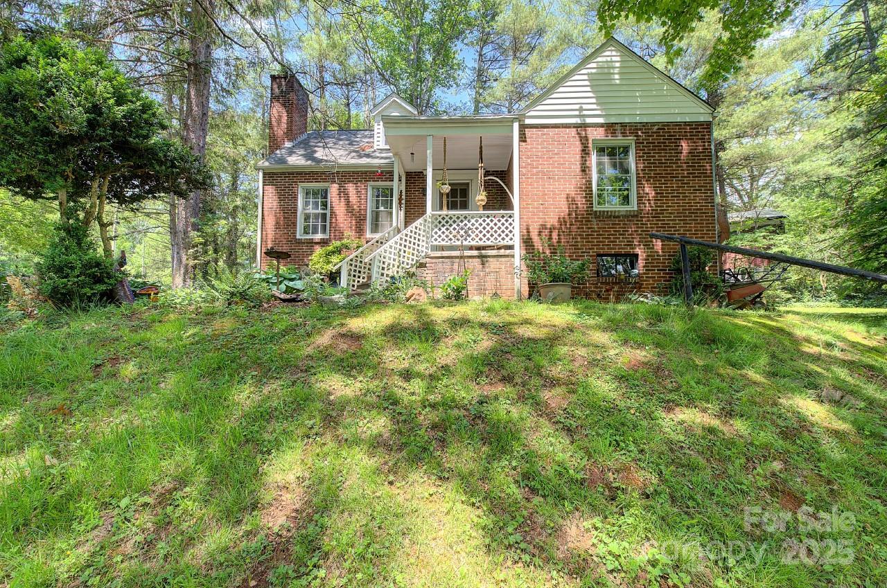 132 Beverly Rd., Asheville, NC 28805