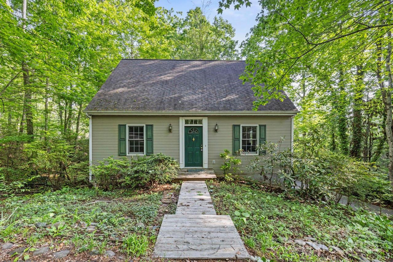 124 Hilltop Rd., Black Mountain, NC 28711