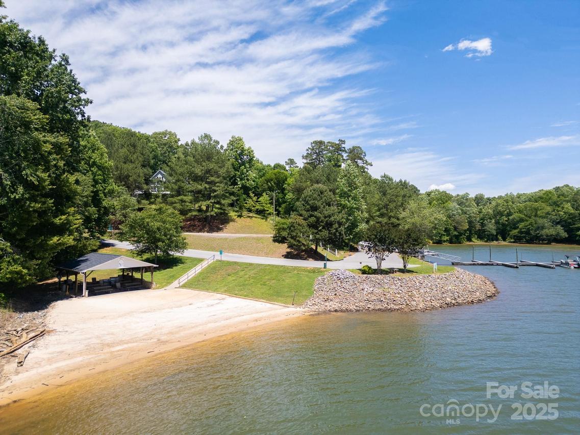 136 Oak Point Ln., Stony Point, NC 27028