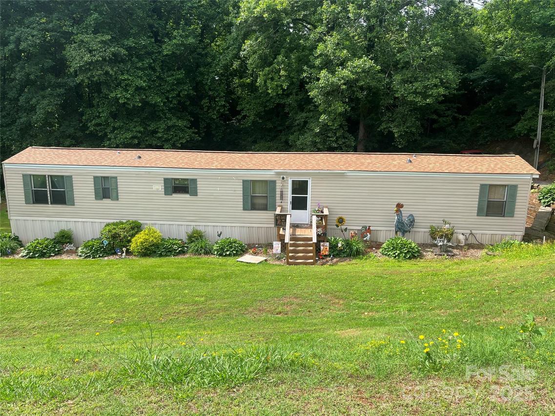 2165 Peanuts Ln., Newton, NC 28658
