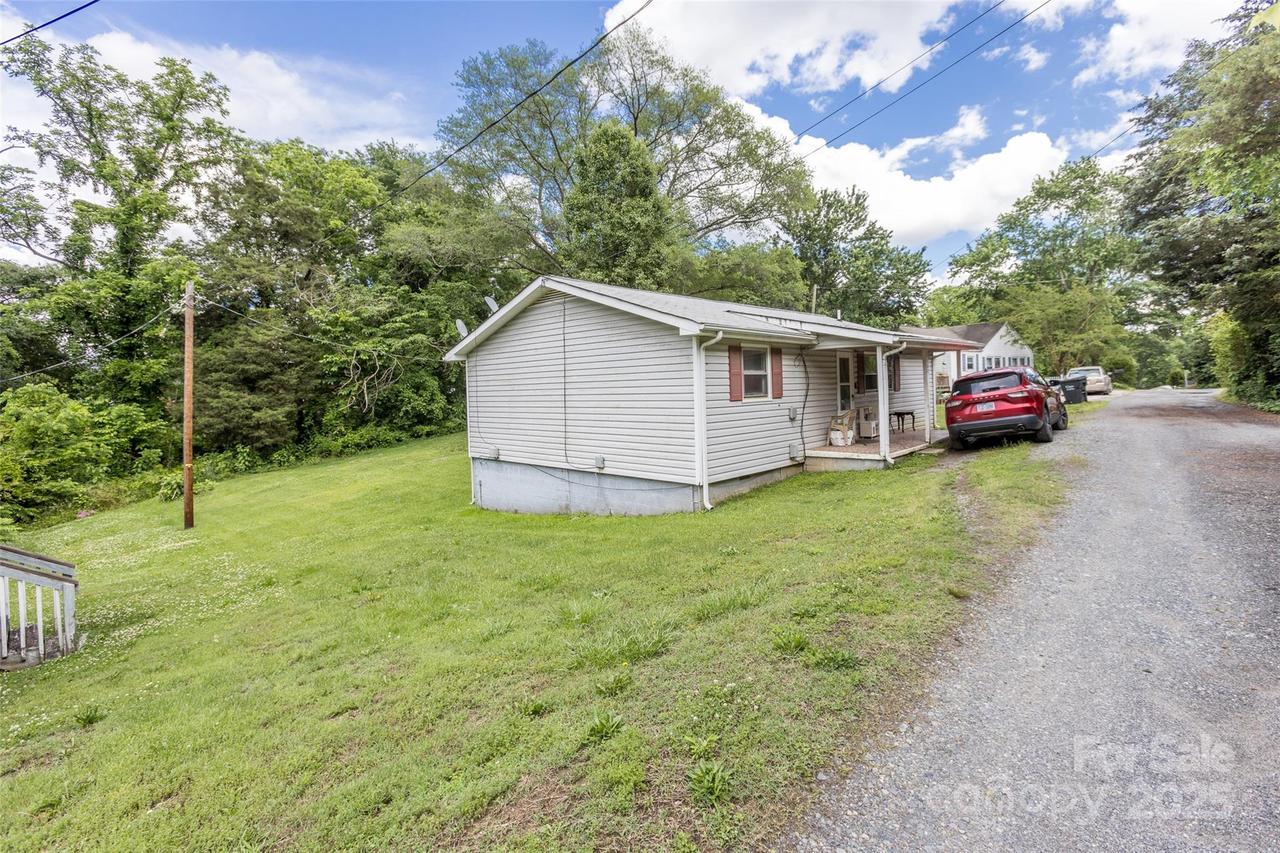 100 Lanier St., Mount Holly, NC 28120