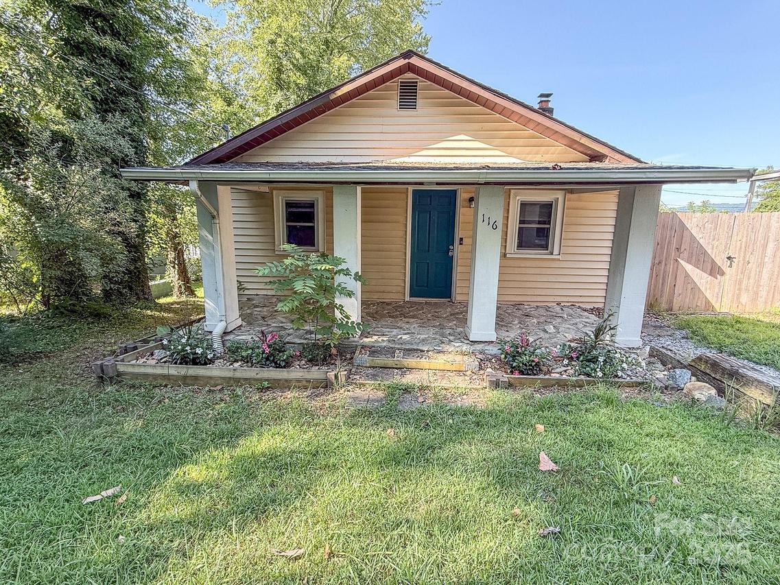 116 N Blue Ridge Ave., Hendersonville, NC 28792