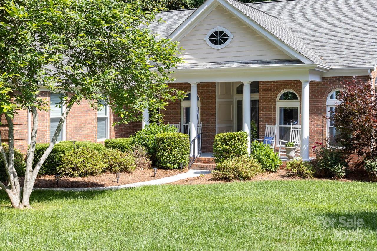 122 Waterford Dr., Mooresville, NC 28117