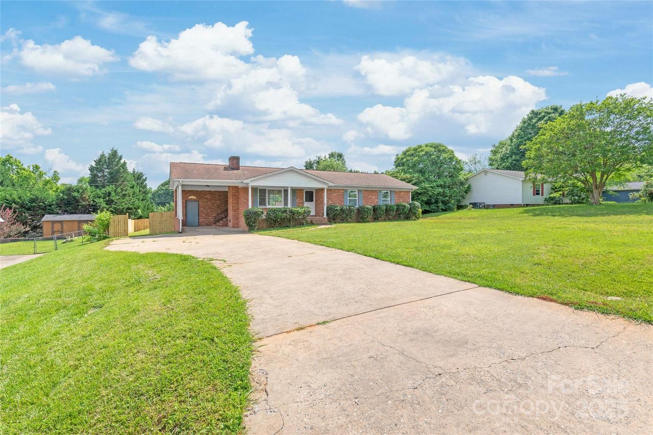 405 W Ormand Ave., Bessemer City, NC 28016