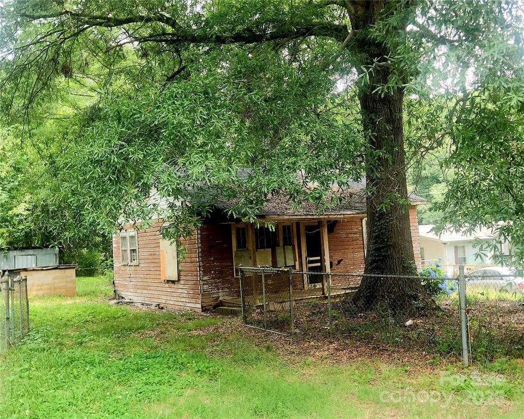 711 East Dr., Cherryville, NC 28021