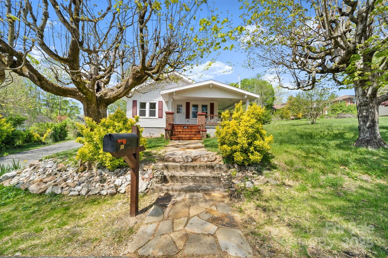 35 Amethyst St., Spruce Pine, NC 28777
