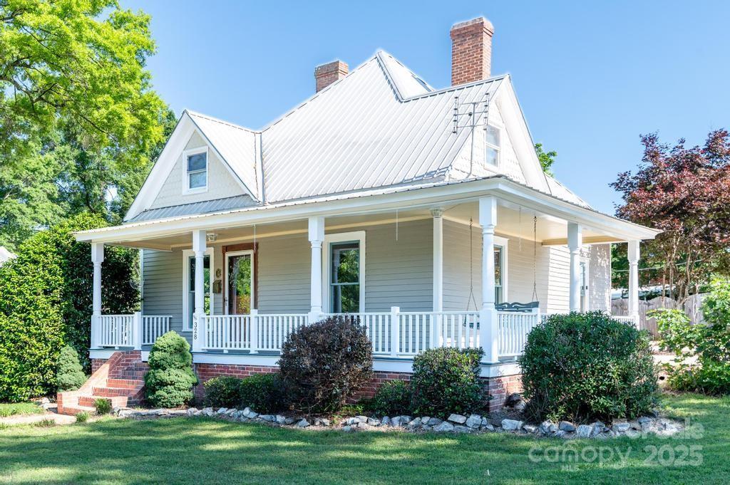 328 E Center Ave., Mooresville, NC 28115