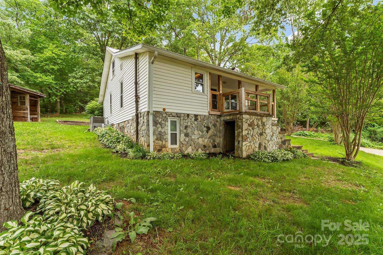 7 Olivewood Dr., Asheville, NC 28805