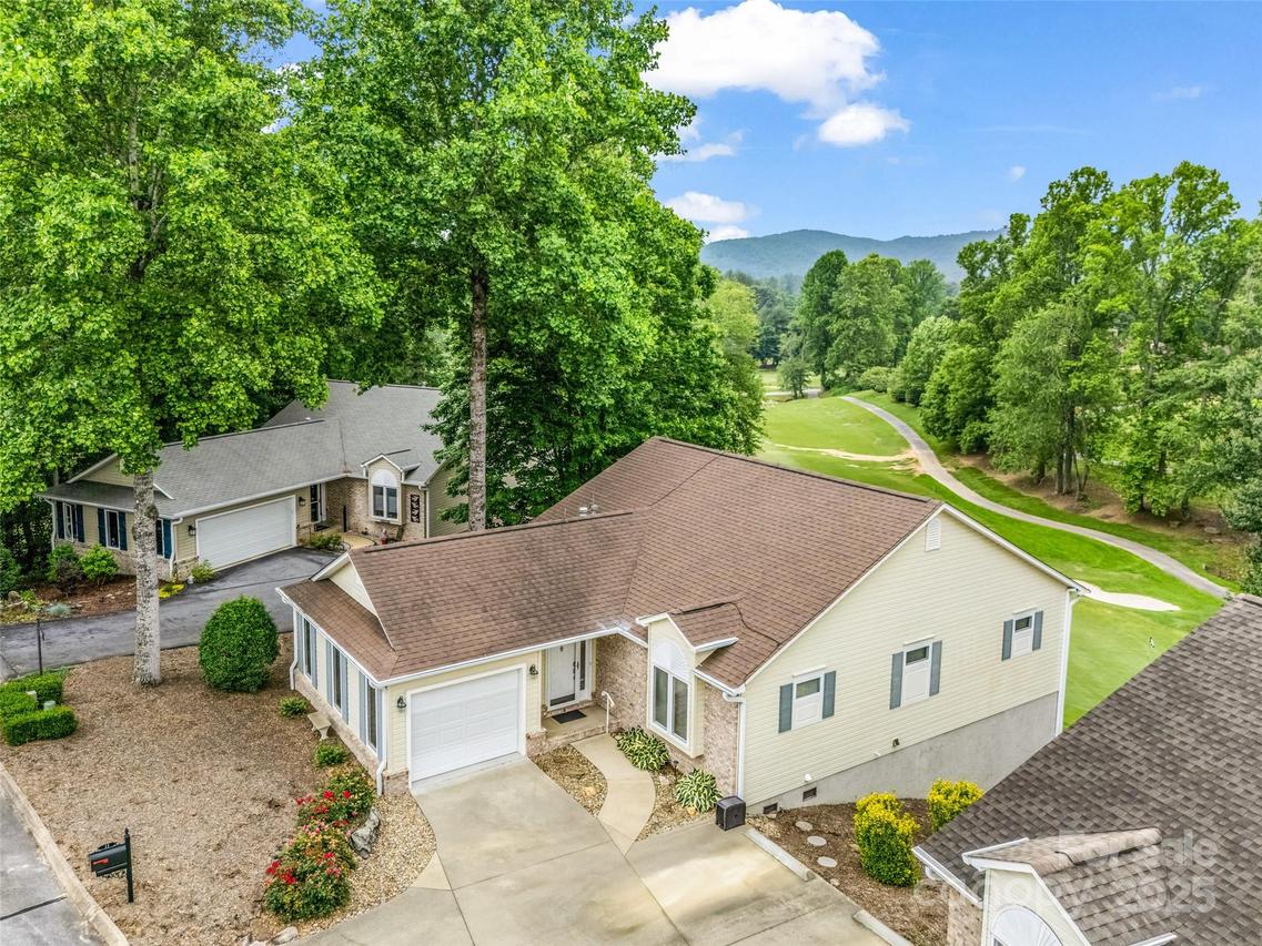 11 Wedge Ct., Hendersonville, NC 28739