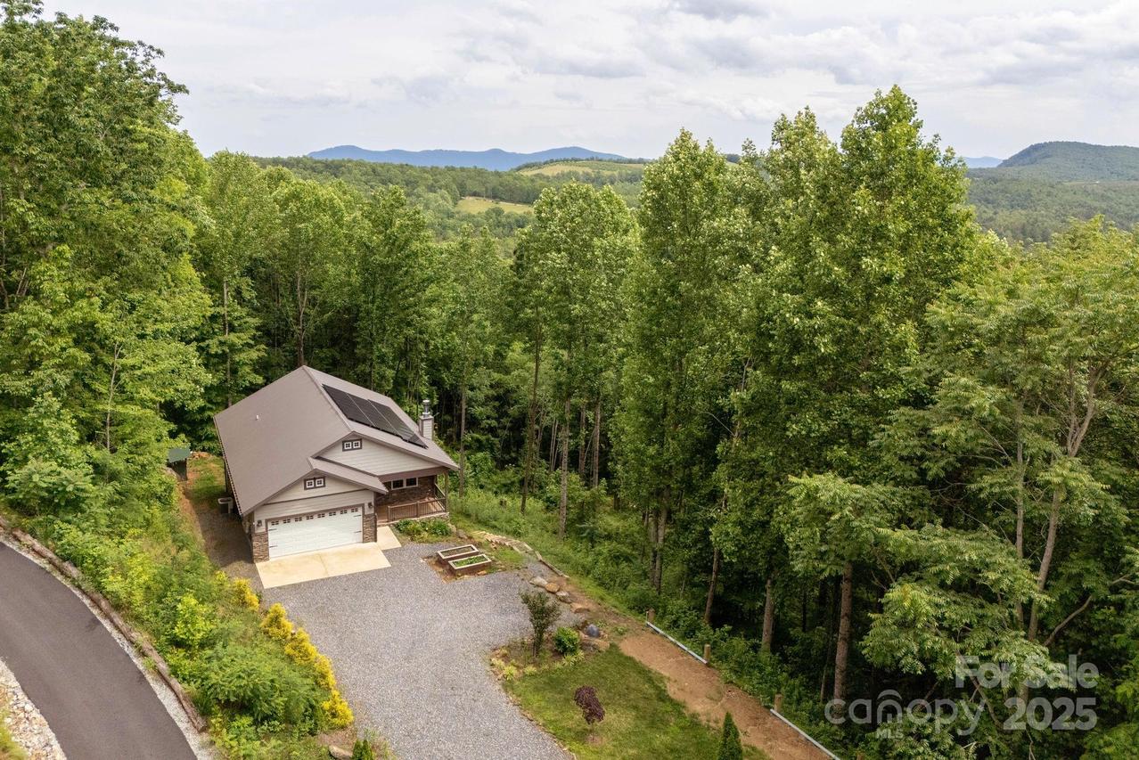 264 W Splitrail Dr., Hendersonville, NC 28792