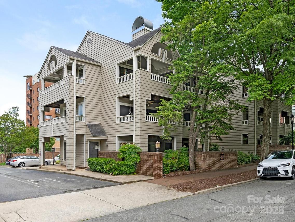 212 W 10th St. #3, Charlotte, NC 28202