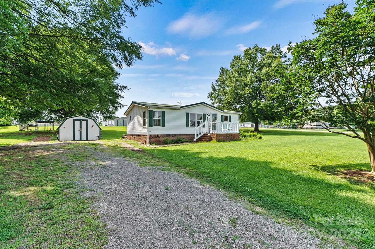 338 Hickory Grove Rd., Harmony, NC 28634