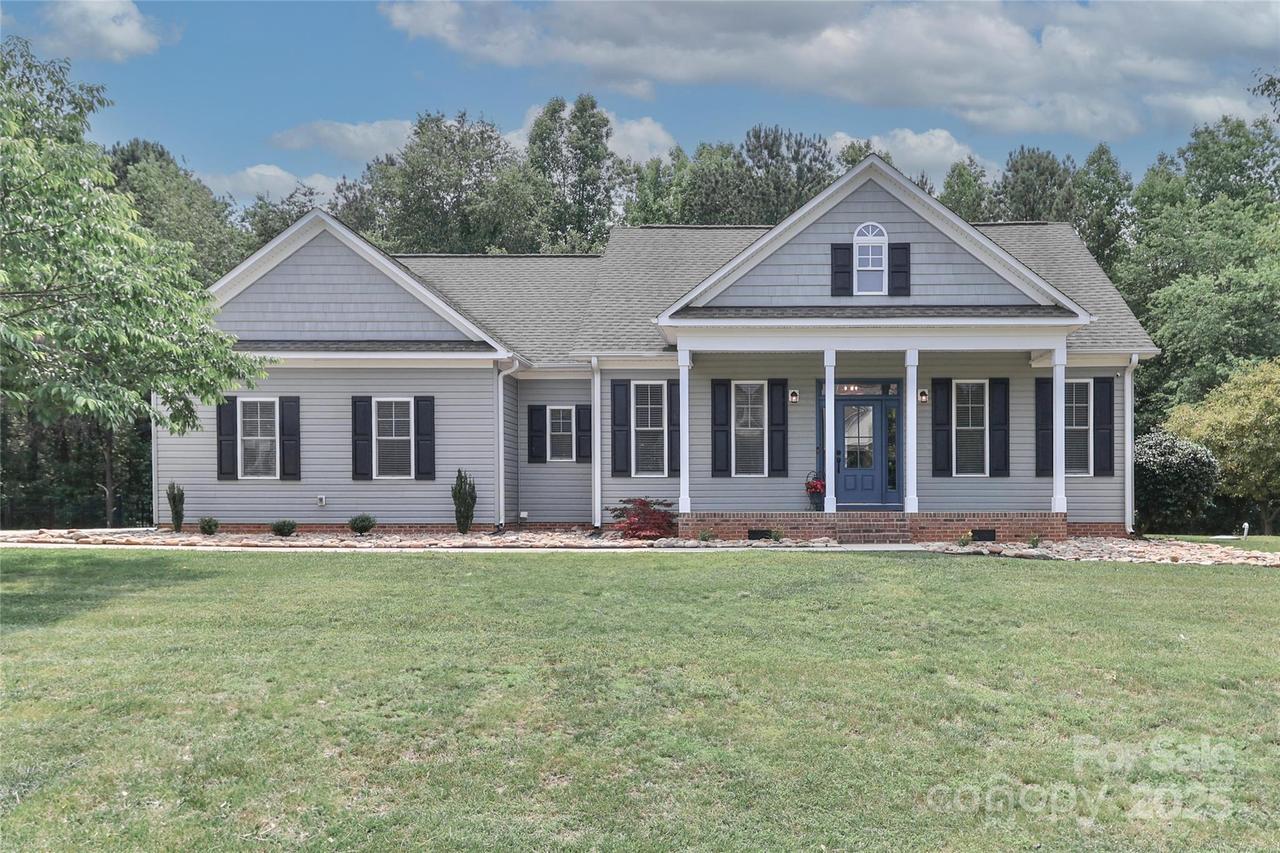 3709 Creek Ridge Dr., Denver, NC 28037