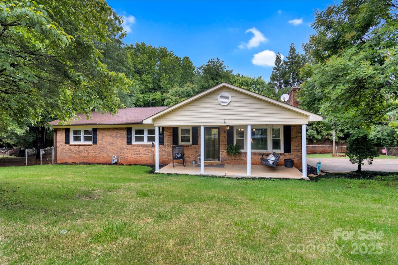 511 Apple Ln., Bessemer City, NC 28016