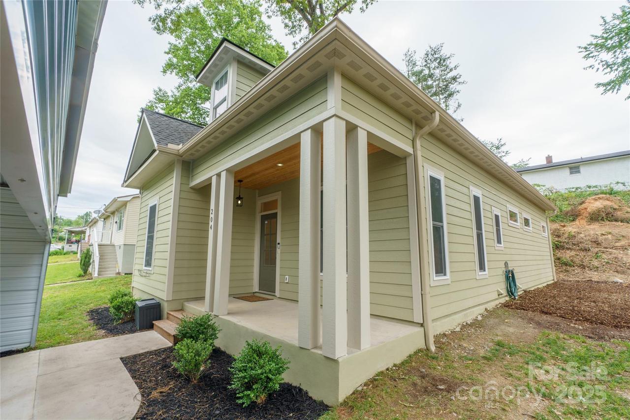 204 Maple Ave., Marion, NC 28752