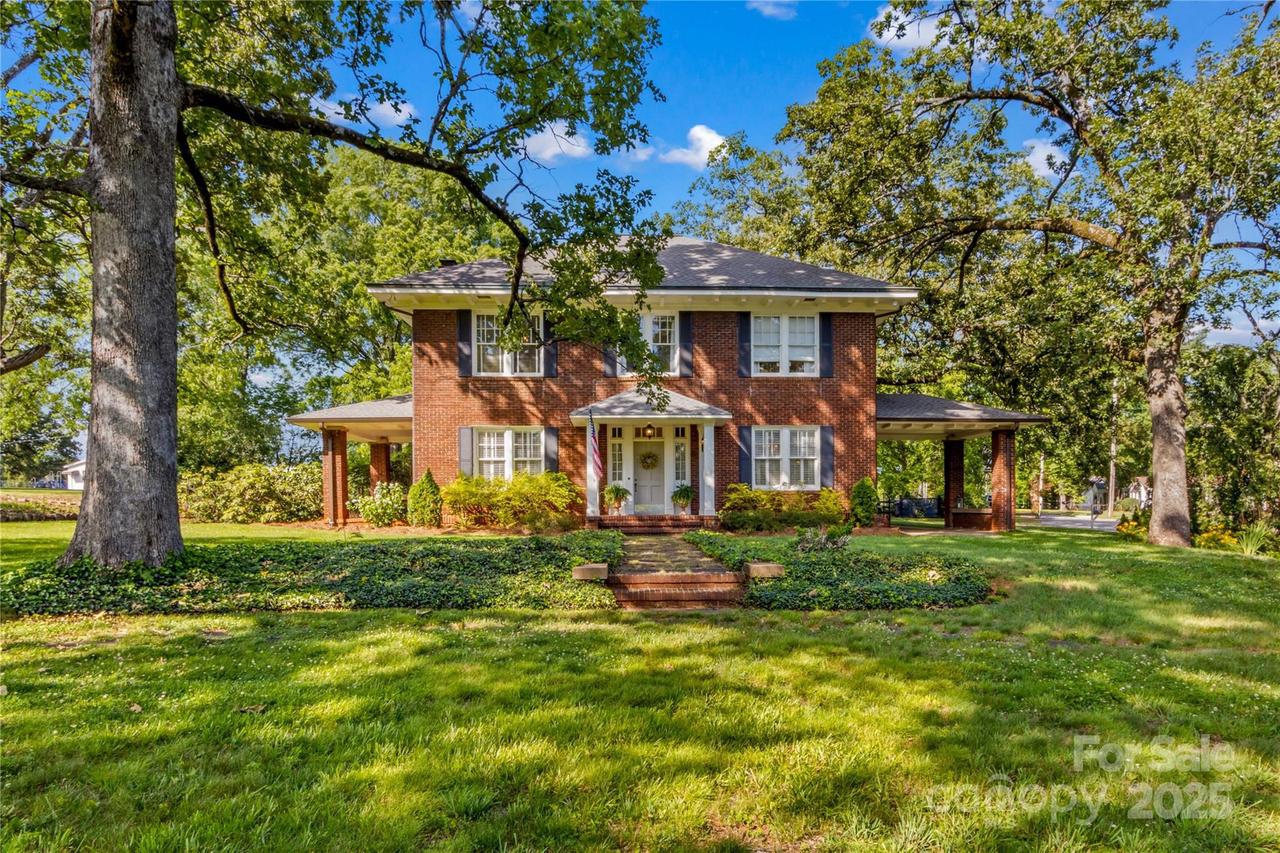 712 N Center St., Statesville, NC 28677