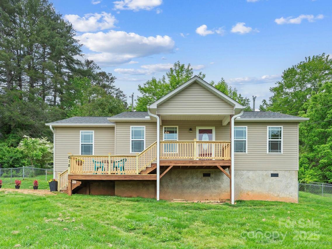 618 Enka Lake Rd., Candler, NC 28715