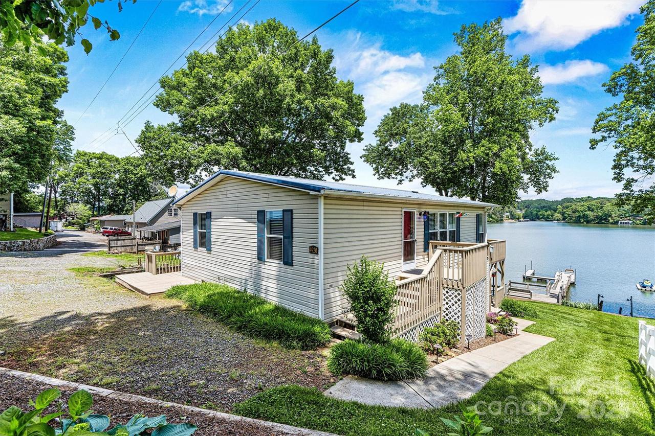 4920 Longfield St., Claremont, NC 28610