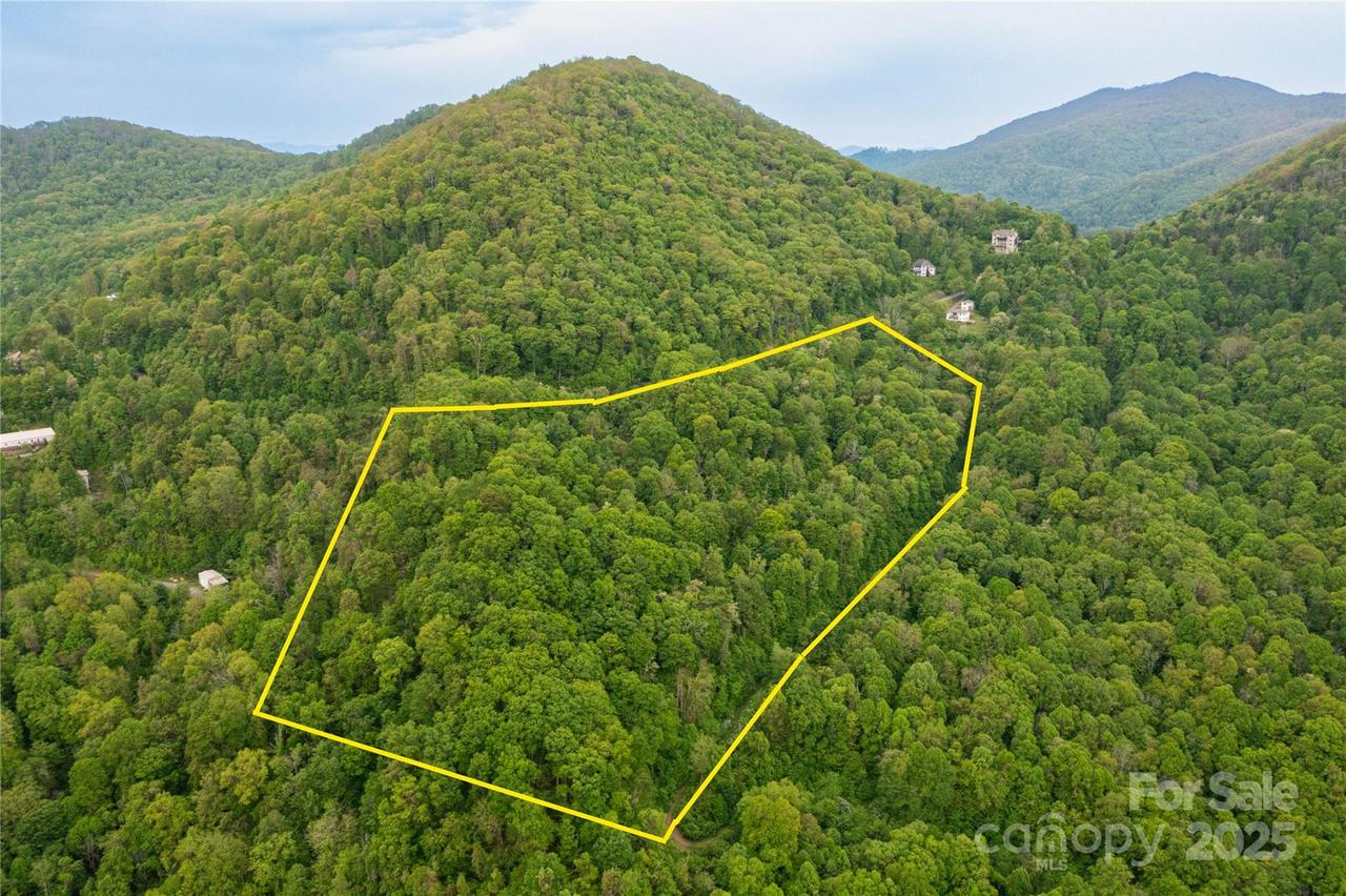 999 Mount Soma Blvd., Clyde, NC 28721
