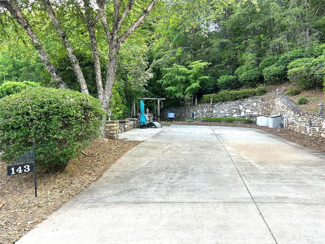143 Cornell Cir., Lake Lure, NC 28746