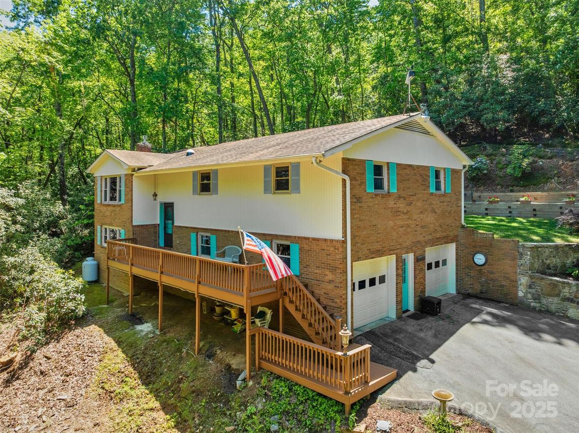 230 Turtle Ln., Hendersonville, NC 28791