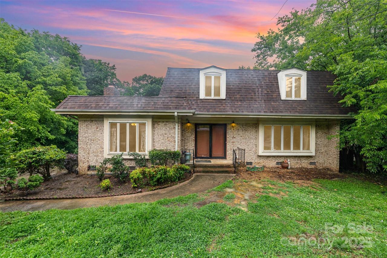 9139 Robert Frost Ln., Charlotte, NC 28213