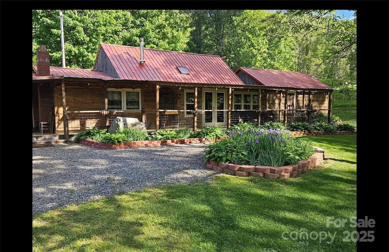 161 Moody Mountain Rd., Burnsville, NC 28714