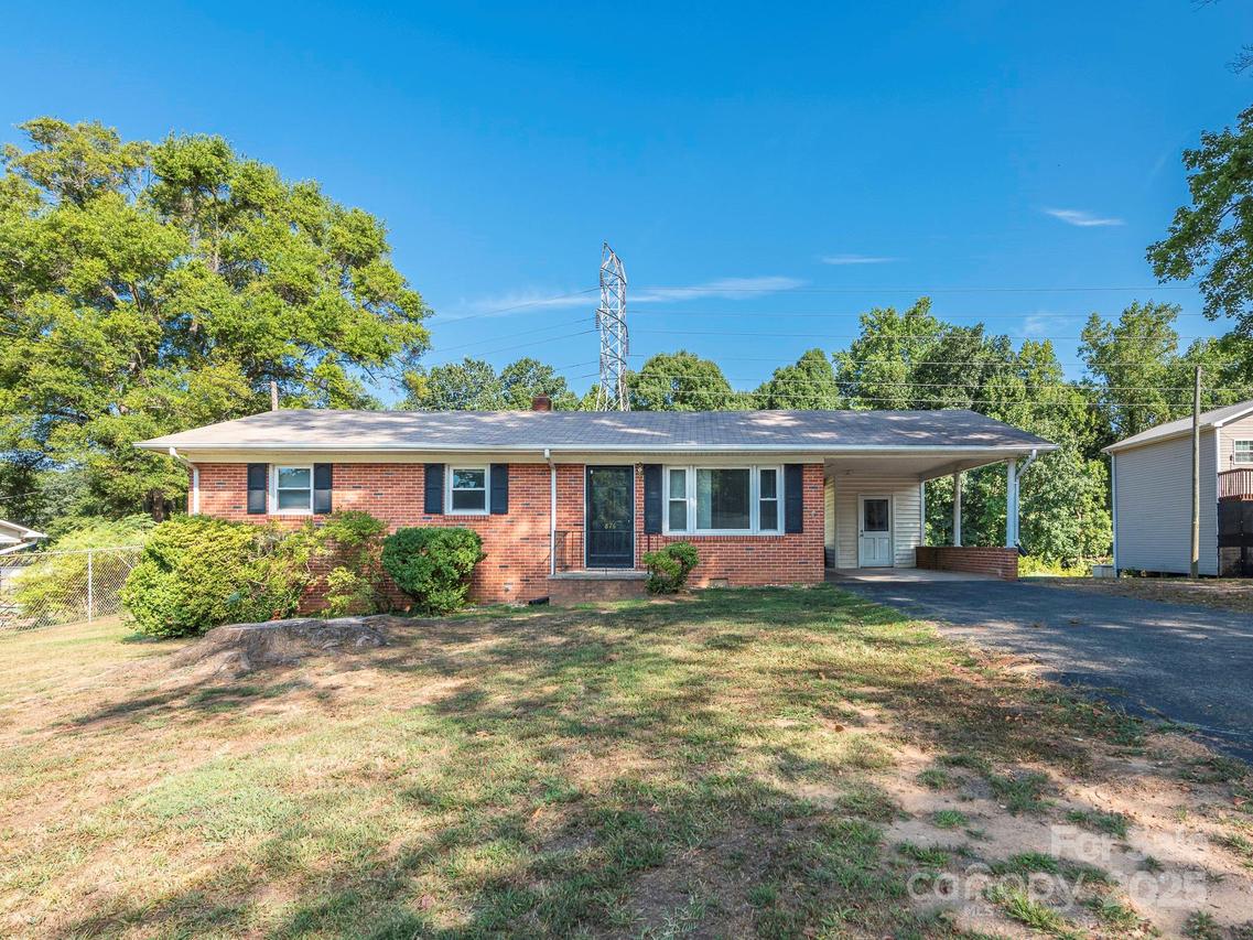 876 Stowe Ln., Gastonia, NC 28056