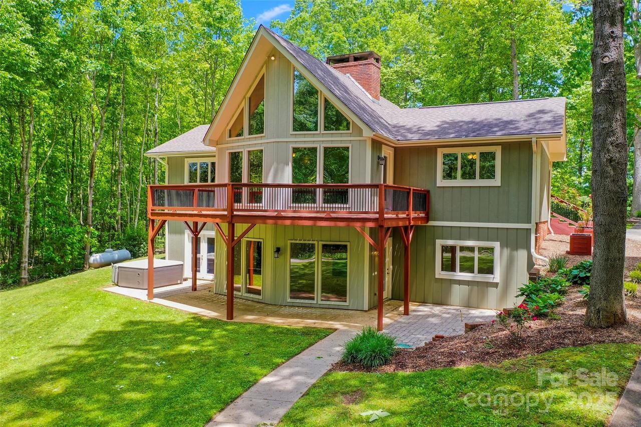 82 Sunburst Dr., Waynesville, NC 28786