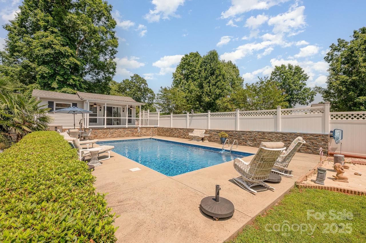 130 Greenwich Dr., Statesville, NC 28677