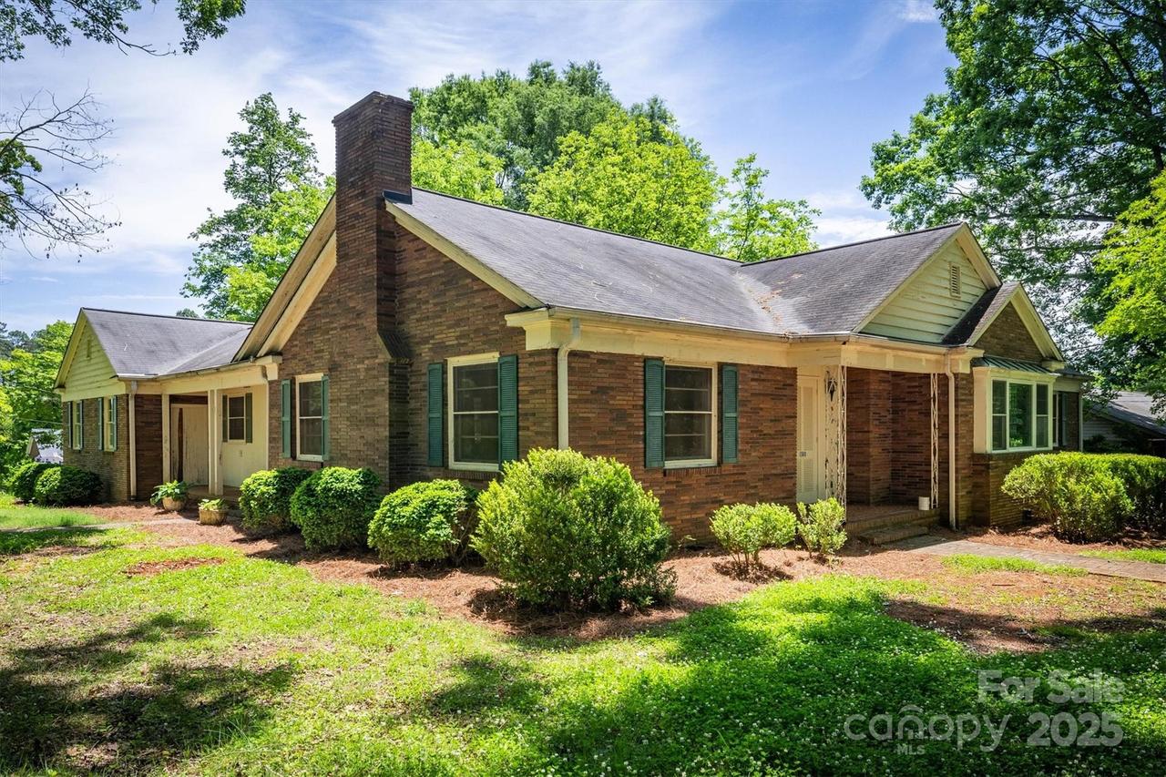 1503 Brentwood Dr., Newton, NC 28658