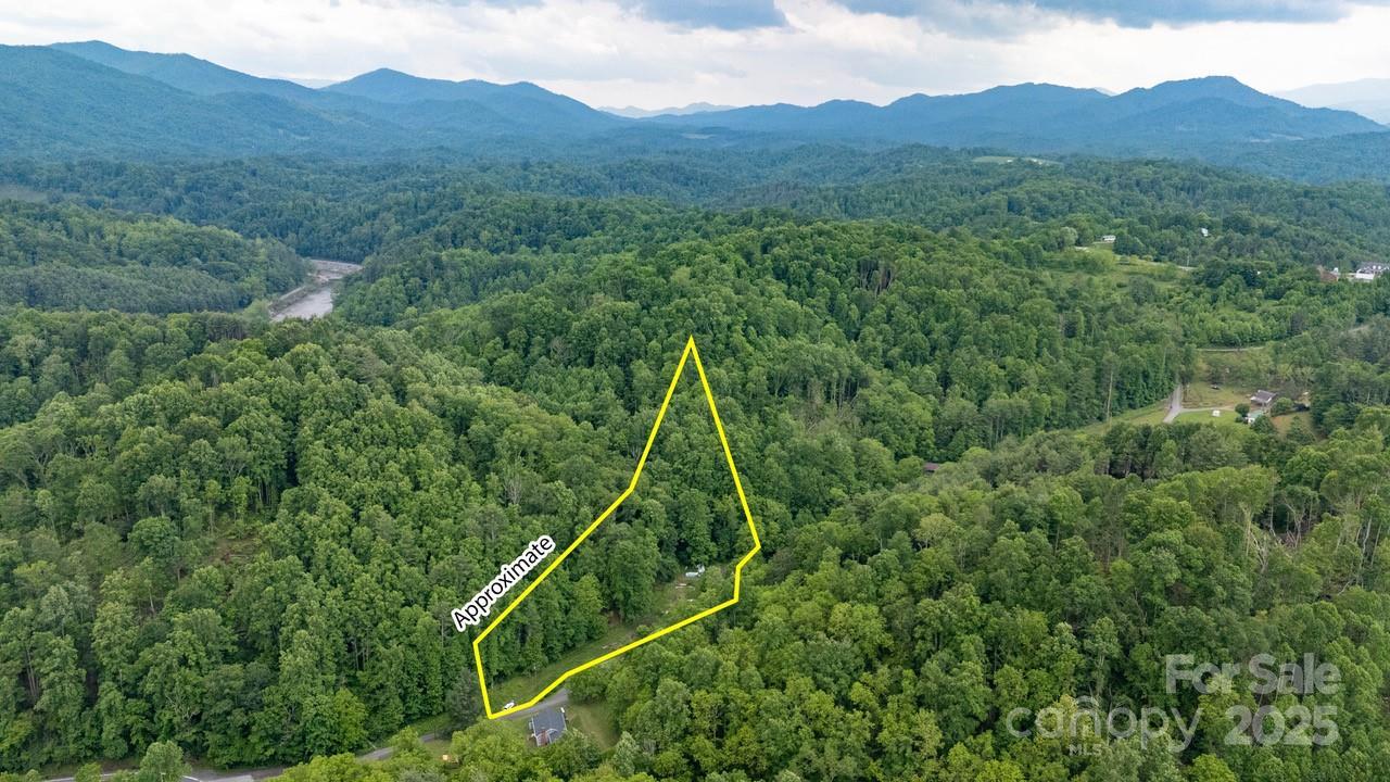 522 Deyton Rd., Bakersville, NC 28705