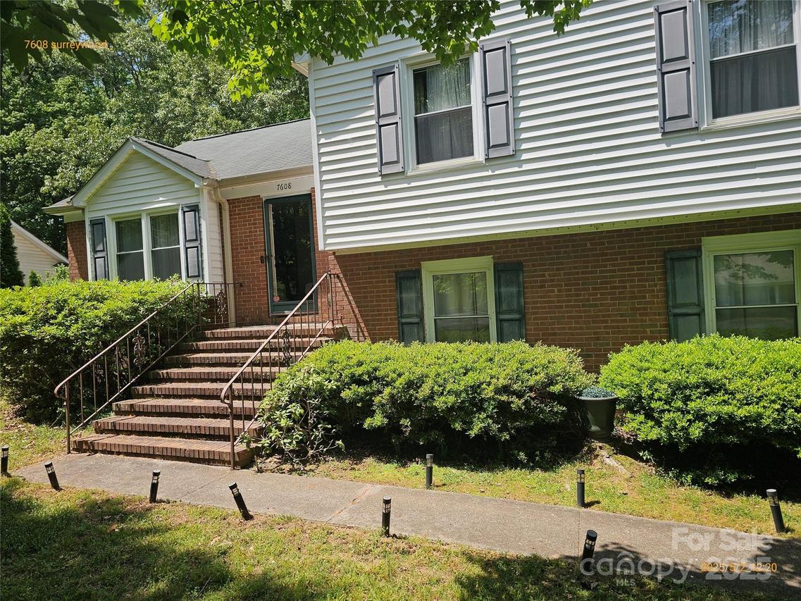 7608 Surreywood Pl., Charlotte, NC 28270
