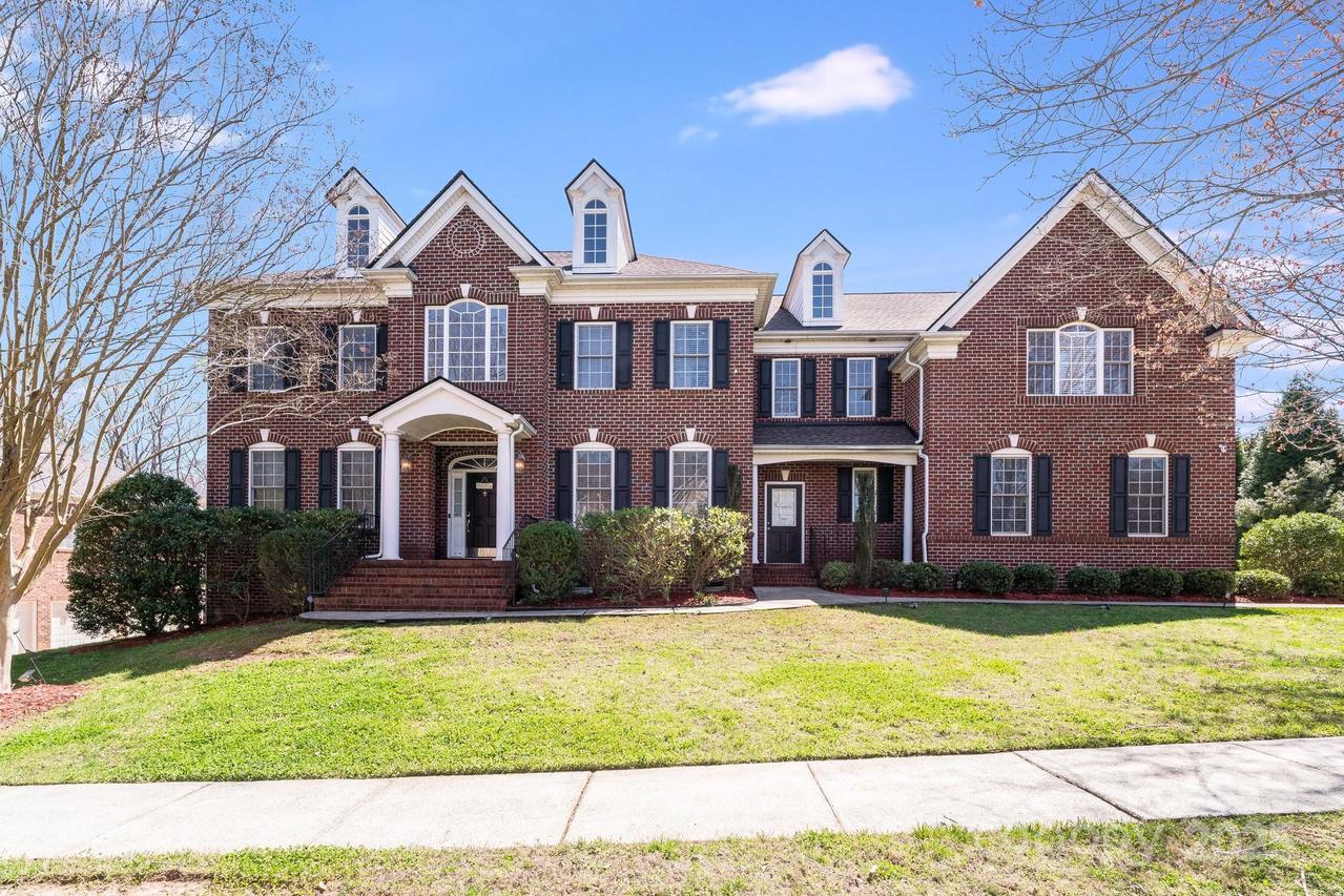 5004 Woodview Ln., Matthews, NC 28104