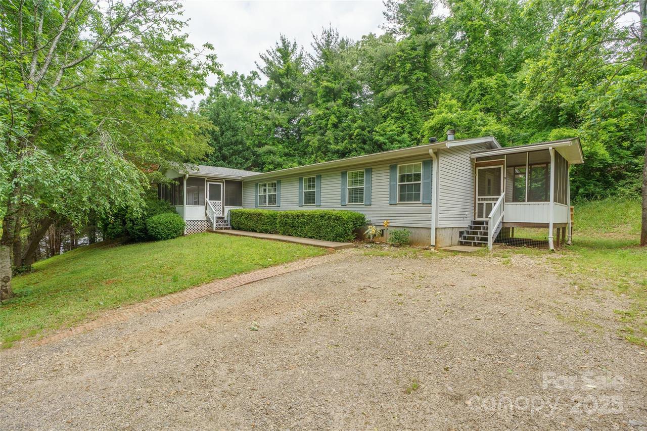 3 Double Oaks Dr., Asheville, NC 28805