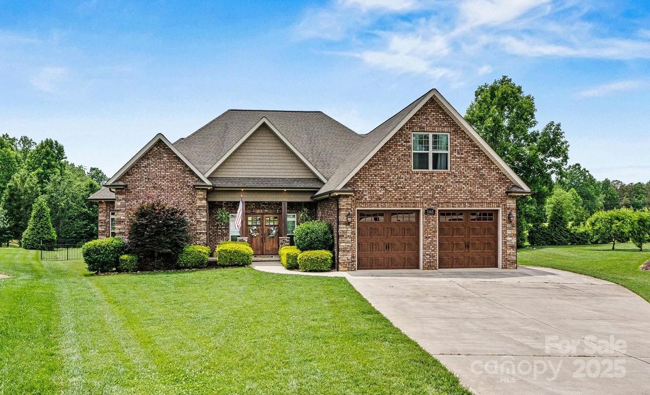 5163 Meadow Park Ln., Hickory, NC 28602