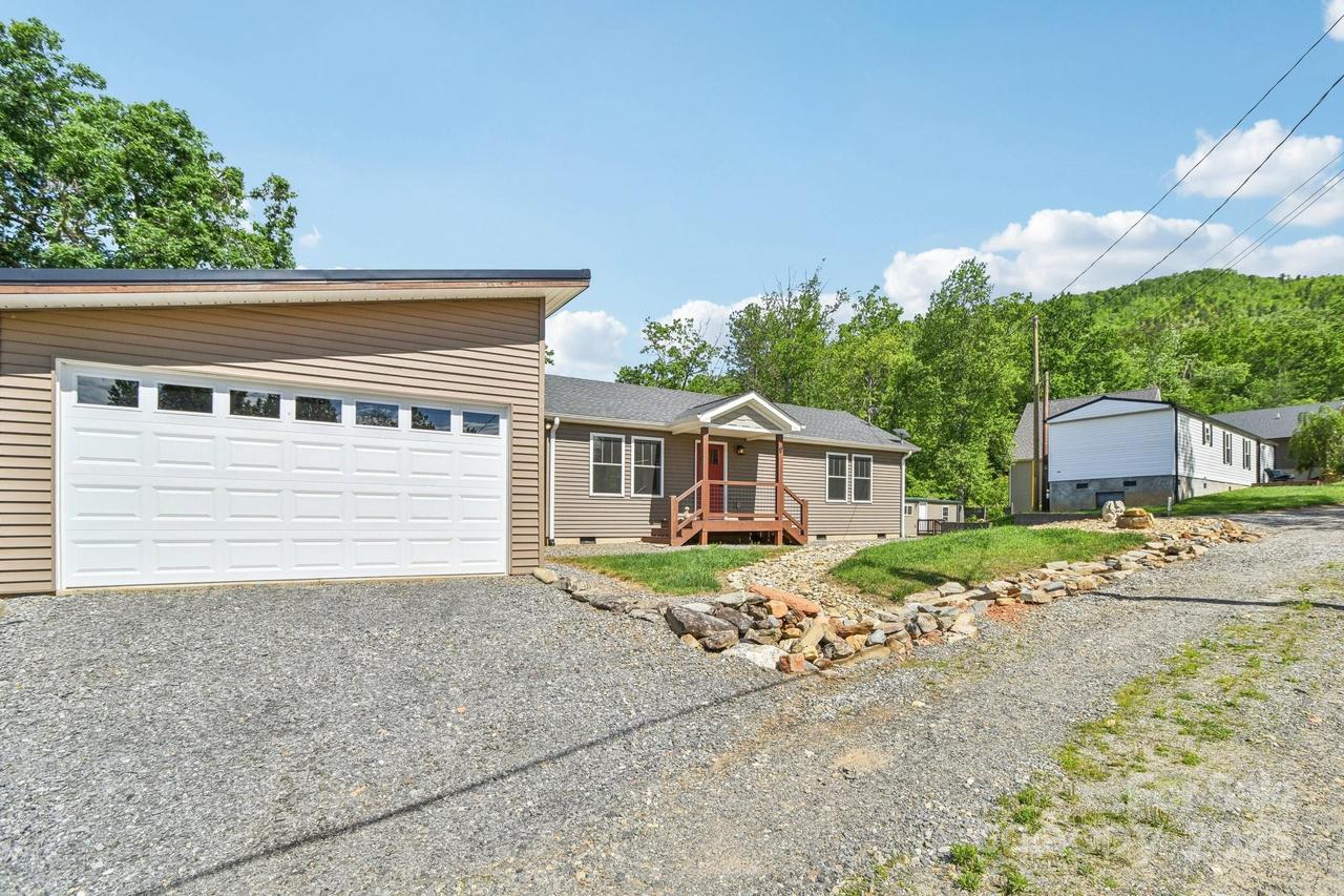 9 Circle Dr., Black Mountain, NC 28711