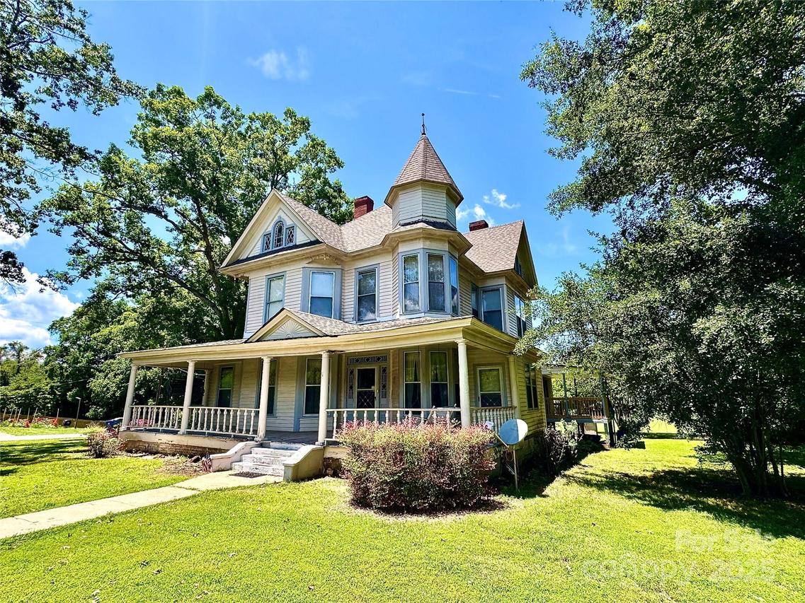 4689 Lakeview Acres Rd., Valdese, NC 28690