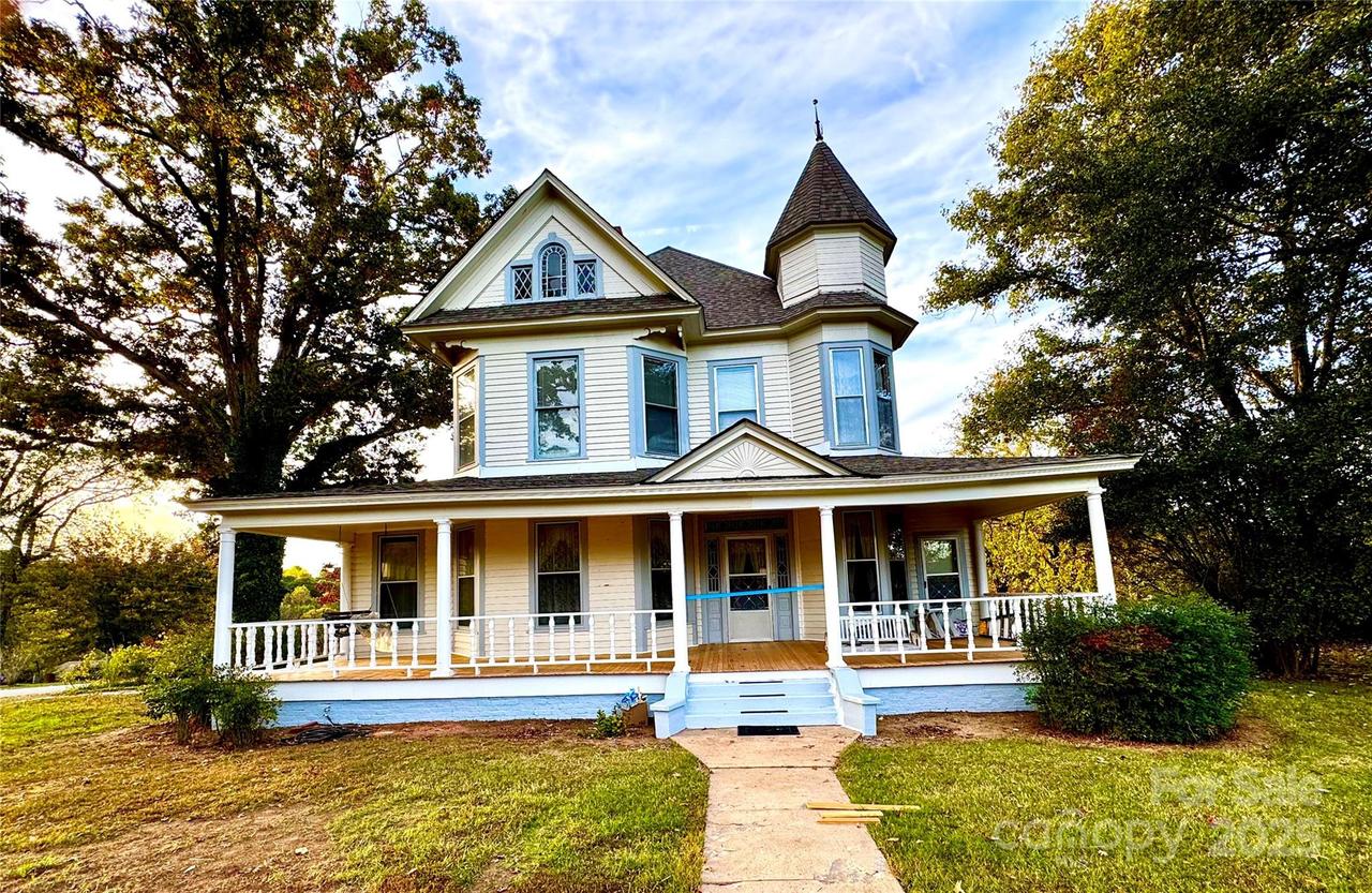 4689 Lakeview Acres Rd., Valdese, NC 28690
