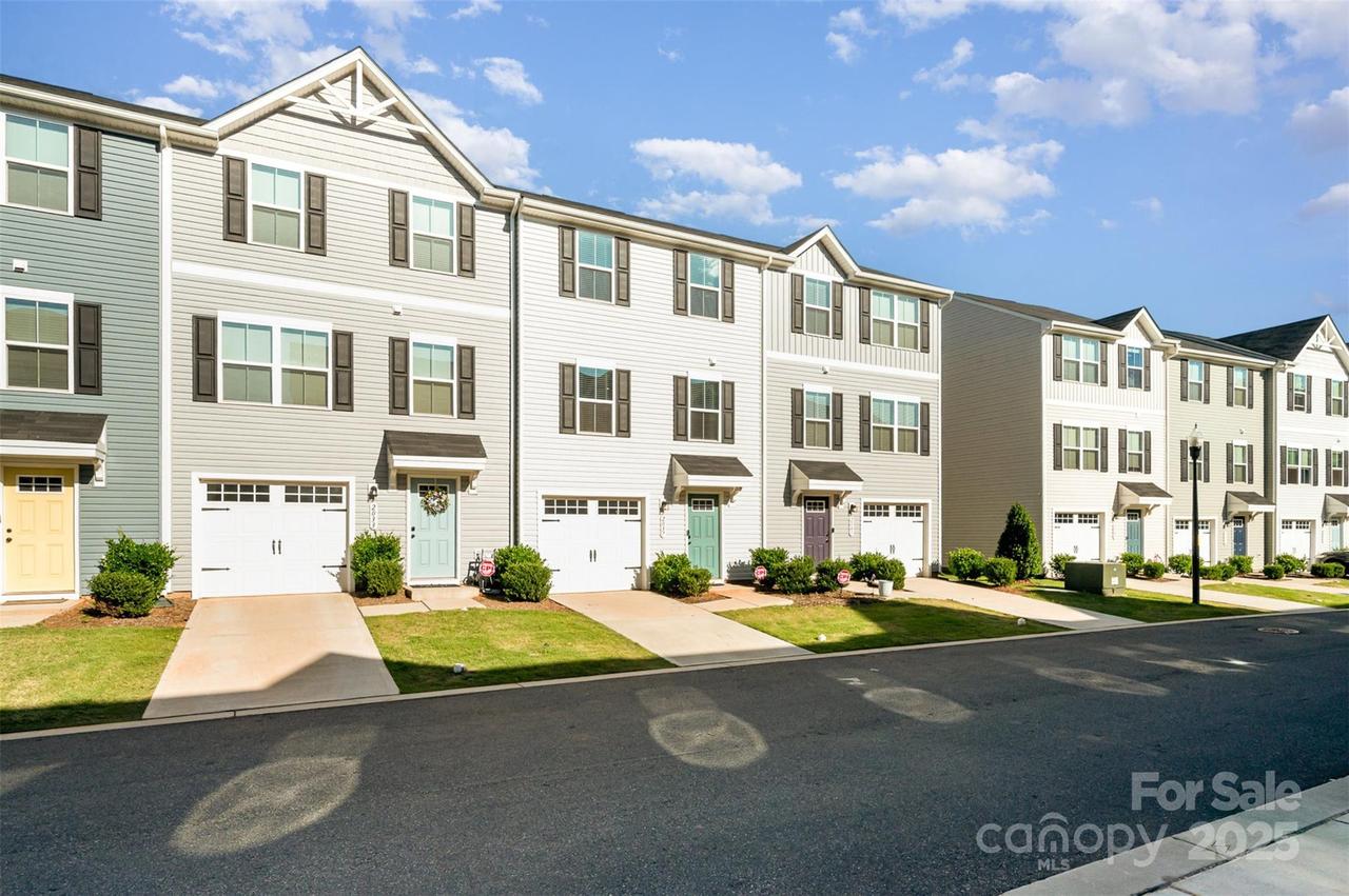 2037 Langer St., Charlotte, NC 28214